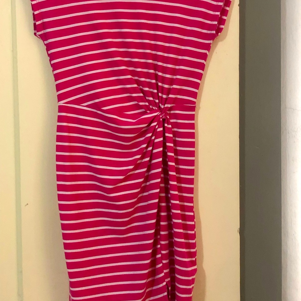 Tight (size 10/12) pink no comment dress. inserted twist on left side.